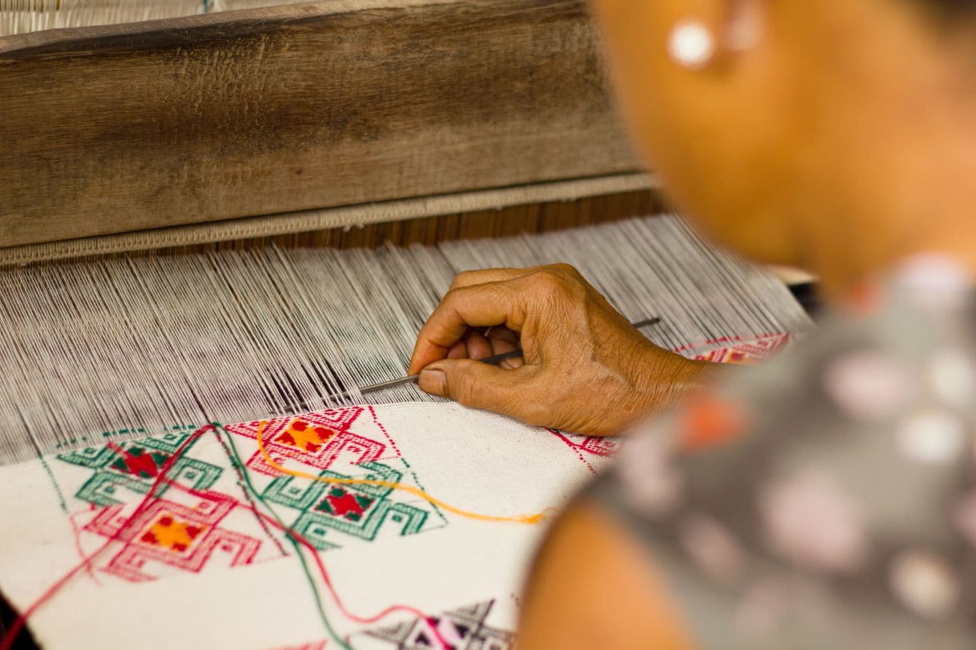 A master weaver at the handloom